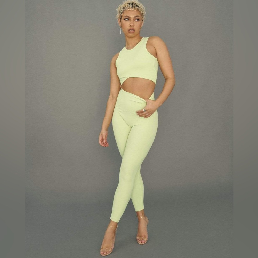 MATCHING SET Crisscross Ribbed Crop Top Sports Bra & Leggings CXIX Pastel Green